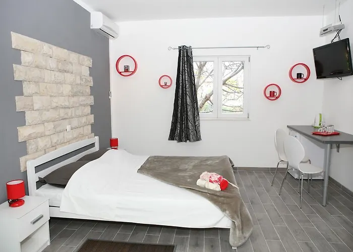 Apartments & Room Dijana